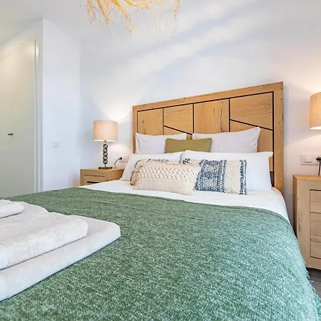 Large Terrace, Swimming Pool, Private Garage And Fiber