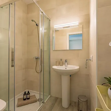 Large Terrace, Swimming Pool, Private Garage And Fiber