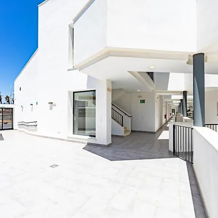 Apartment Large Terrace, Swimming Pool, Private Garage And Fiber *
