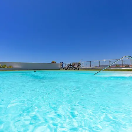 Large Terrace, Swimming Pool, Private Garage And Fiber Tarifa