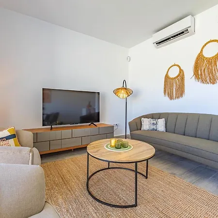 Apartment Large Terrace, Swimming Pool, Private Garage And Fiber *