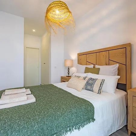 Large Terrace, Swimming Pool, Private Garage And Fiber