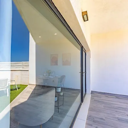 Apartment Large Terrace, Swimming Pool, Private Garage And Fiber