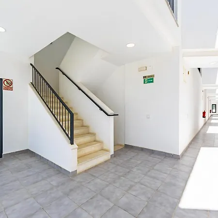 Appartamento Large Terrace, Swimming Pool, Private Garage And Fiber *